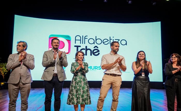 Ir para  <p><big>O reconhecimento &agrave; educa&ccedil;&atilde;o marcou a manh&atilde; desta quarta-feira (2/04), durante a Cerim&ocirc;nia de Premia&ccedil;&atilde;o do Alfabetiza Tch&ecirc;. A solenidade,...