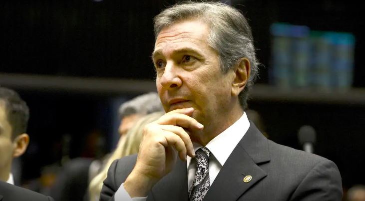 Ir para  <p>O ex-presidente da Rep&uacute;blica Fernando Collor de Mello foi preso na manh&atilde; desta sexta-feira (25) em Macei&oacute;. Segundo sua defesa, a pris&atilde;o ocorreu&nbsp;&agrave;s 4h, quando o...