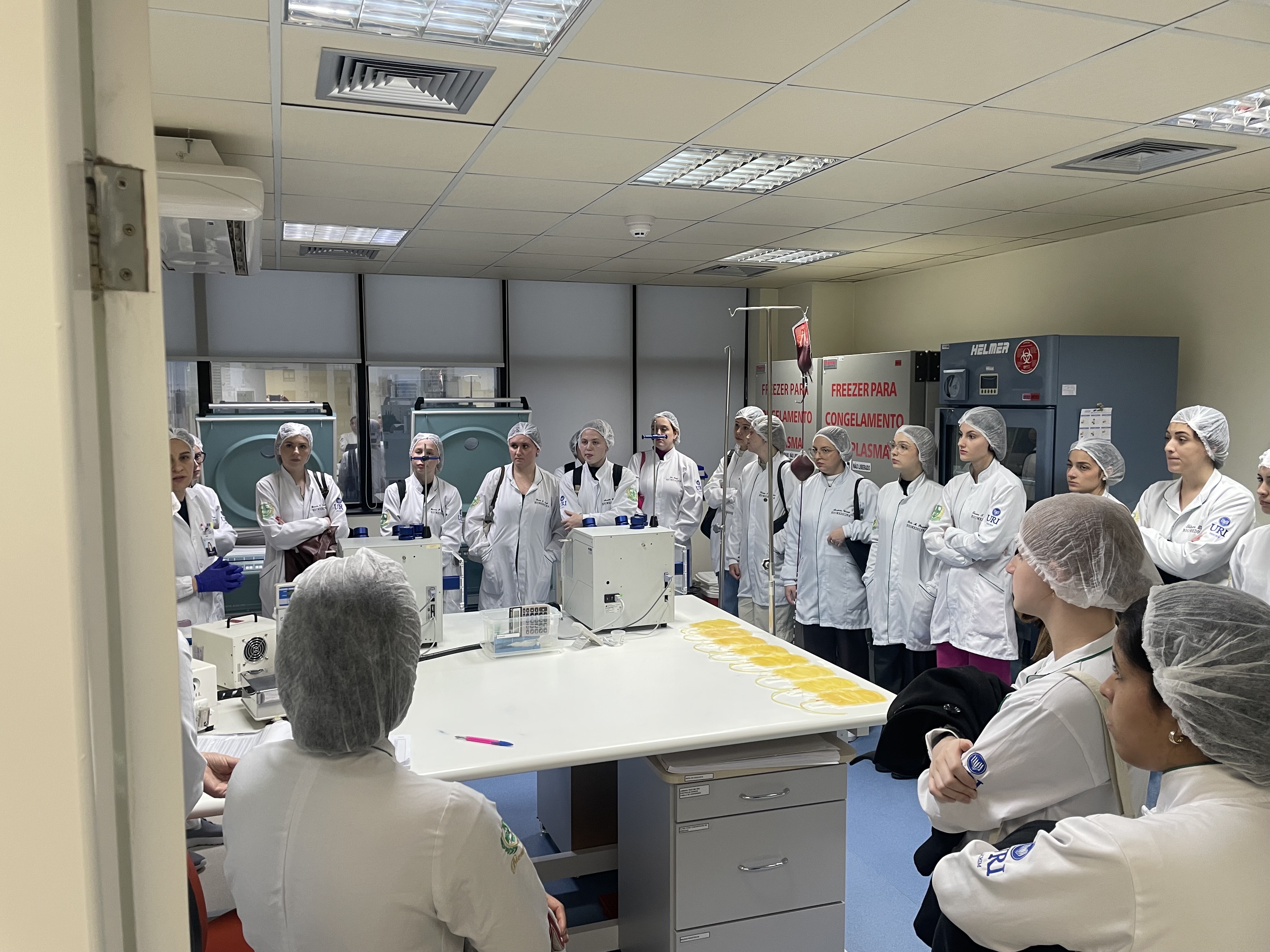 Ir para  <p>Estudantes do Curso de Biomedicina da URI (turma 2023), realizaram uma visita t&eacute;cnica ao Hospital S&atilde;o Vicente de Paulo, em Passo Fundo. Acompanhadas pelo professor Idamir Jos&eacute; Mascarello Junior, as...