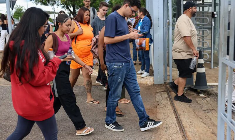 Ir para  <p>O prazo para se inscrever no&nbsp;<strong>Exame Nacional do Ensino M&eacute;dio (Enem) 2025</strong>&nbsp;termina &agrave;s&nbsp;<strong>23h59 desta sexta-feira (6)</strong>, no...