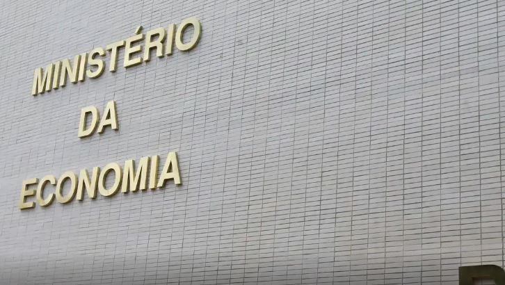 Ir para  <p><strong>A medida provis&oacute;ria (MP) que pretende compensar a eleva&ccedil;&atilde;o do Imposto sobre Opera&ccedil;&otilde;es Financeiras (IOF) prev&ecirc; um corte de gastos obrigat&oacute;rios de R$...