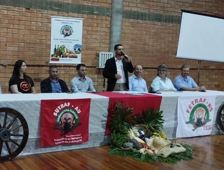 Ir para  <p>A Cooperfamilia comemora nesta quarta-feira, 25 de junho, 20 anos de hist&oacute;ria voltada ao fortalecimento da agricultura familiar, atuando na organiza&ccedil;&atilde;o da produ&ccedil;&atilde;o e a...