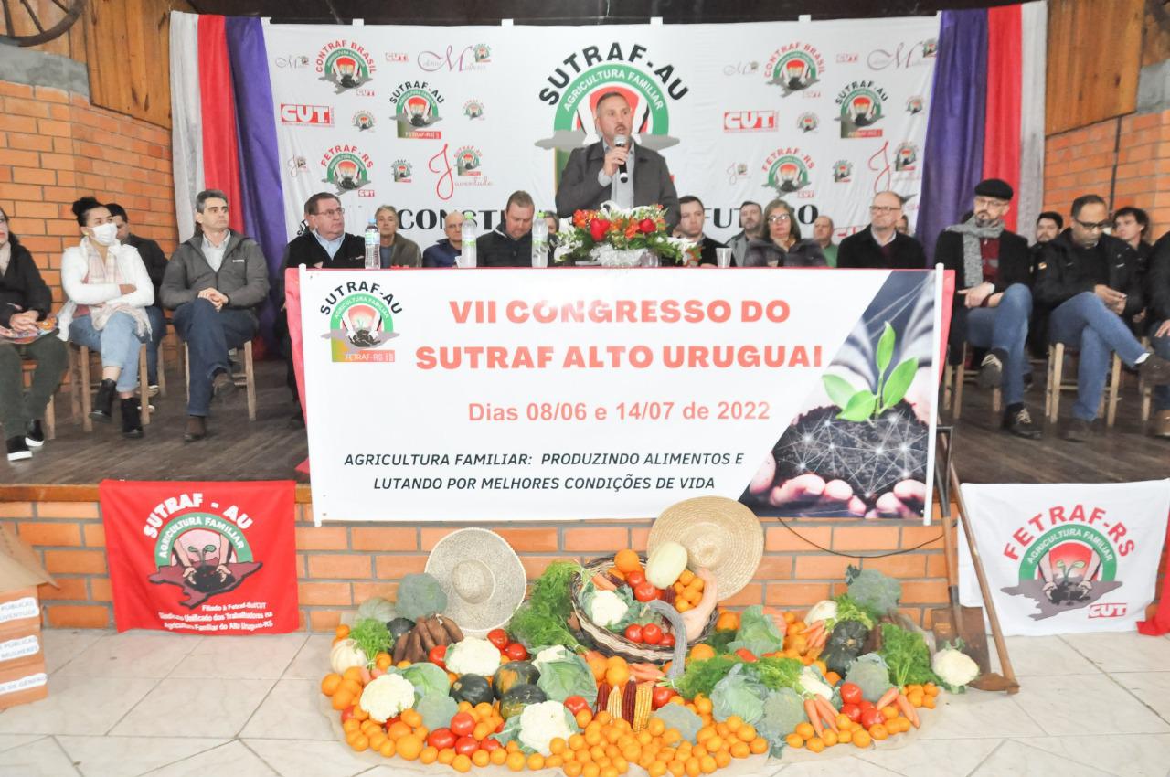 Ir para  <p>Refletir sobre a realidade atual da agricultura familiar e construir, de forma coletiva, caminhos para seu fortalecimento &eacute; o objetivo central do VIII Congresso do SUTRAF-AU, que ocorre no pr&oacute;ximo dia 10 de julho,...