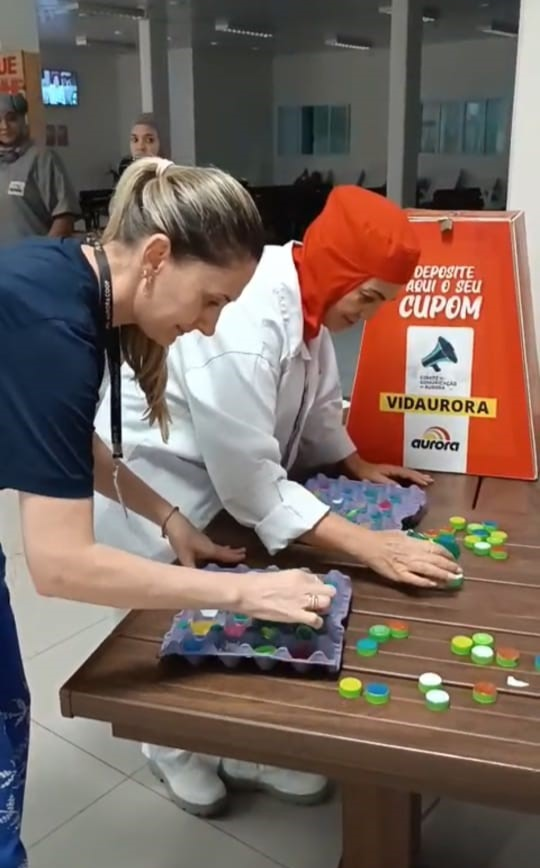 Ir para  <p>O Curso de&nbsp; Fisioterapia da URI realizou interven&ccedil;&otilde;es nas duas unidades do Frigor&iacute;fico Aurora de Erechim tendo como objetivo a preven&ccedil;&atilde;o e o bem-estar no ambiente de...