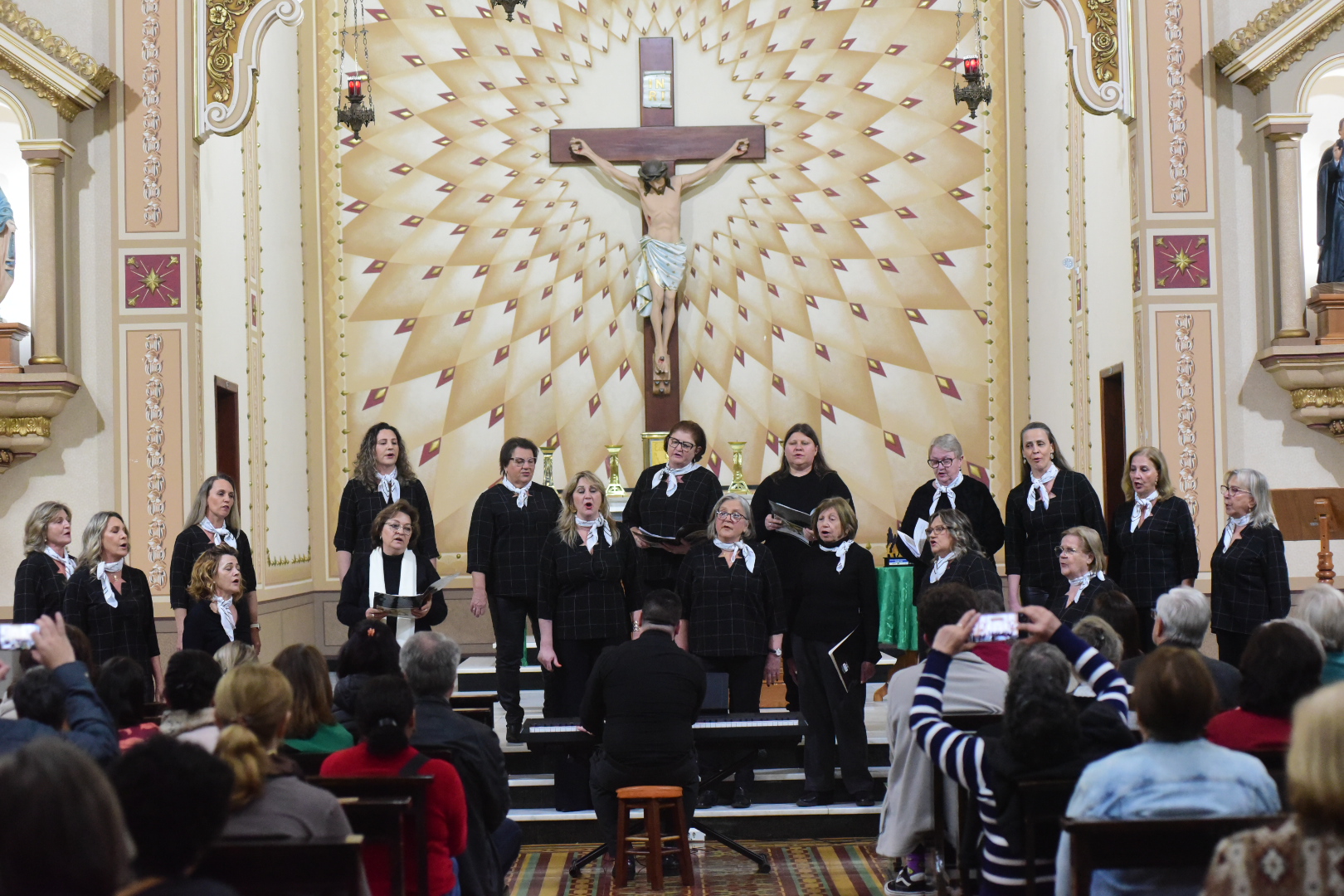 Ir para  <p>O Coral Municipal Vida e Canto, com apoio da prefeitura de Gaurama, realiza o 6&ordm; Fircau (Festival Internacional e Regional de Coros do Alto Uruguai). J&aacute; est&aacute; confirmada a participa&ccedil;&atilde;o...