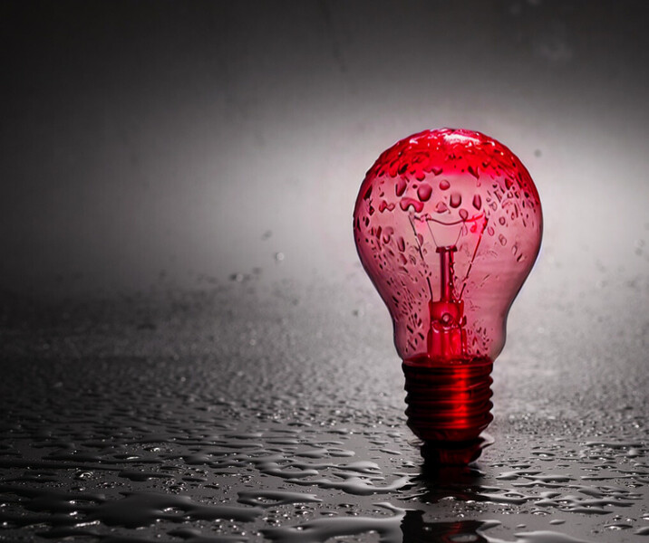Ir para  <p>A Ag&ecirc;ncia Nacional de Energia El&eacute;trica (Aneel) anunciou nesta sexta-feira (25) que a bandeira tarif&aacute;ria vermelha n&iacute;vel 2 ser&aacute; acionada para o m&ecirc;s de agosto. Com isso,...
