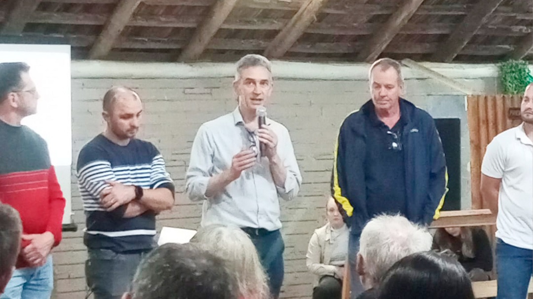 Ir para  <p><big>Mais de 100 produtores de uva participaram de um importante encontro no munic&iacute;pio de Alpestre (RS), que marcou o in&iacute;cio de uma nova fase para a vitivinicultura da regi&atilde;o. A reuni&atilde;o...