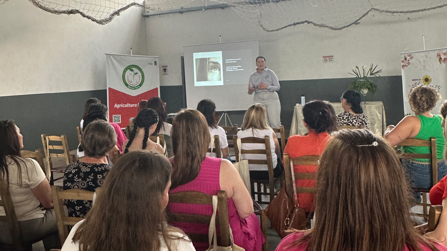 Ir para  <p>Mais de 60 mulheres se reuniram no &uacute;ltimo dia 14, na sede da Associa&ccedil;&atilde;o dos Moradores do Bairro S&atilde;o Crist&oacute;v&atilde;o, para participar do IV Encontro de Mulheres da Nossa Terra....