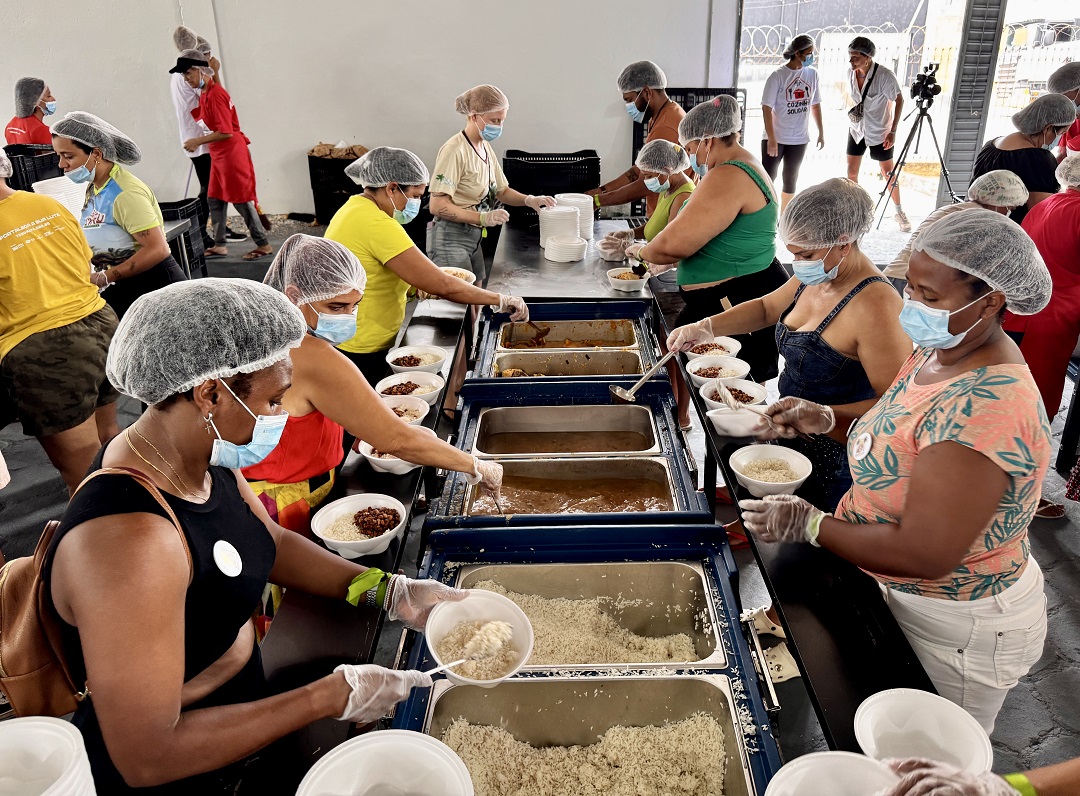 Ir para  <p><big>Na COP30, em Bel&eacute;m (PA), enquanto l&iacute;deres globais discutiam o futuro do planeta, uma outra confer&ecirc;ncia &mdash; silenciosa, cotidiana e essencial &mdash; acontecia no...