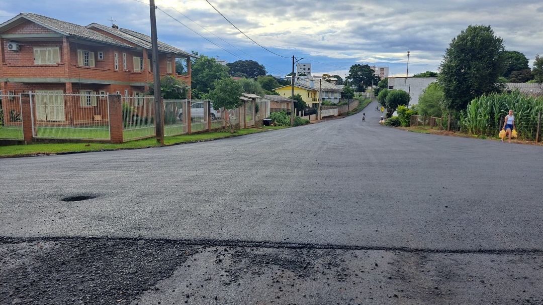 Ir para  <p><big>Est&atilde;o em andamento as obras de pavimenta&ccedil;&atilde;o nas <strong>ruas Darci Brancher</strong>, <strong>em um trecho da Rua Padre Henrique Koch</strong>, e na <strong>Rua...