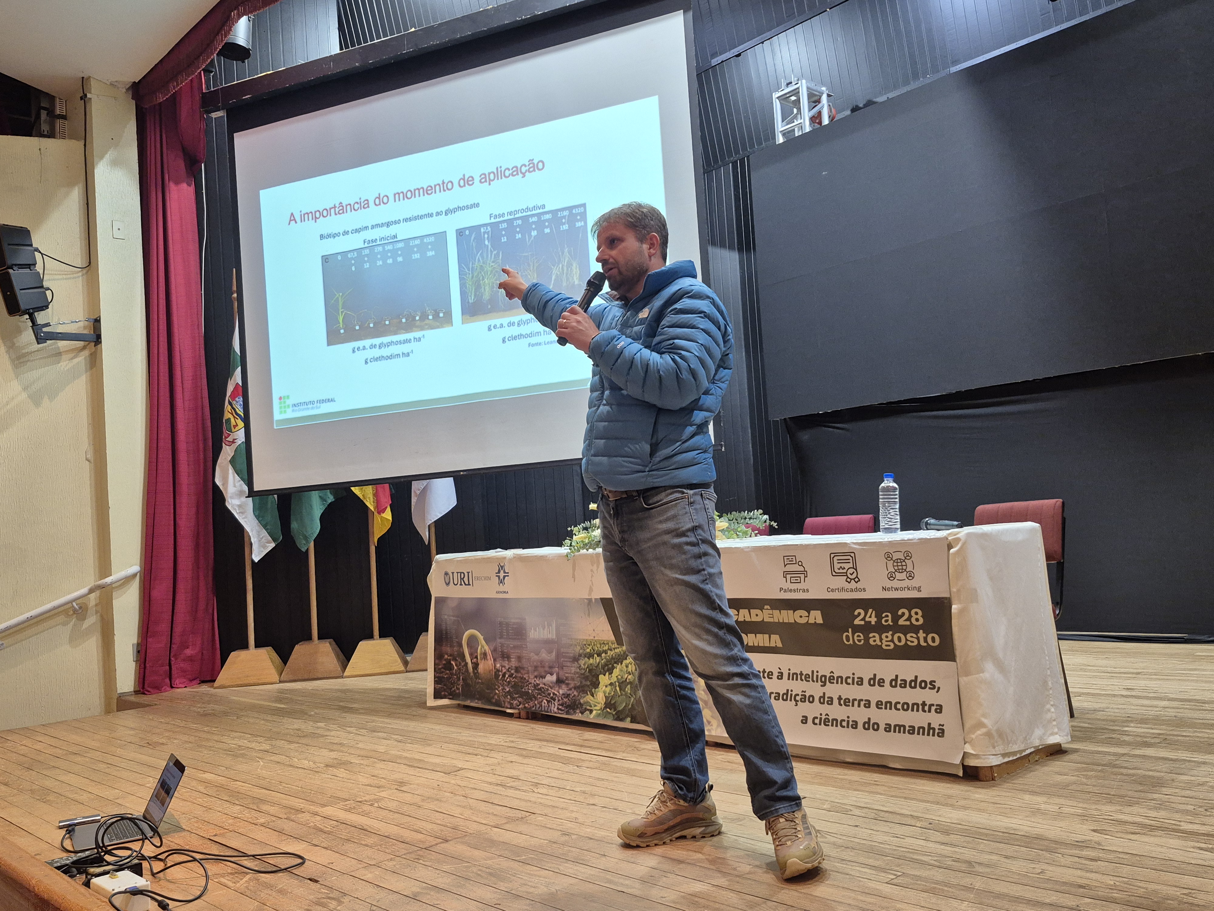 Palestra sobre manejo de plantas daninhas abre Semana Acadêmica de Agronomia da URI 