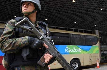 Ir para  <p>A opera&ccedil;&atilde;o de seguran&ccedil;a e defesa para a Olimp&iacute;ada Rio 2016, que come&ccedil;a na pr&oacute;xima sexta-feira,&nbsp; contar&aacute; com 88 mil agentes da seguran&ccedil;a...