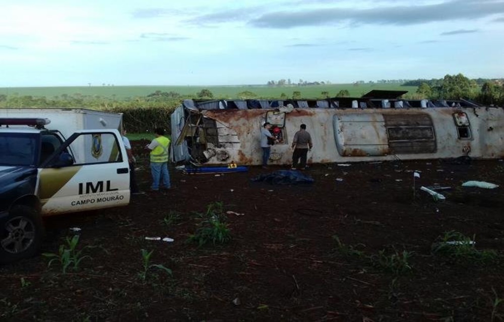Ir para  <p>Pelo menos sete pessoas morreram em acidente com um &ocirc;nibus na BR 158, em Campo Mour&atilde;o, no Oeste do Paran&aacute;, na madrugada desta ter&ccedil;a-feira. O ve&iacute;culo da empresa Expresso...