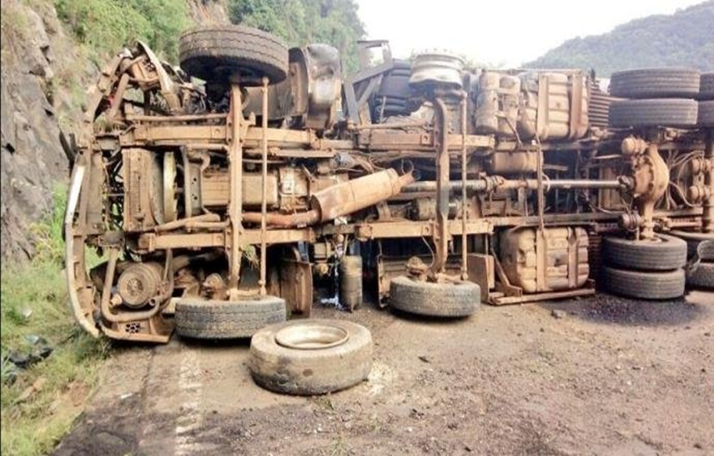 Ir para  <p>Um motorista morreu ao tombar um caminh&atilde;o neste s&aacute;bado na ERS 122 em Flores da Cunha, na regi&atilde;o Serra. O acidente ocorreu depois das 5h no km 108 da rodovia. A v&iacute;tima ainda n&atilde;o foi...
