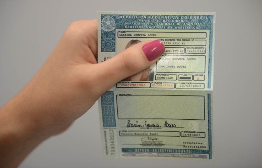 Ir para  <p>Um boato sobre a cobran&ccedil;a de anuidade para a Carteira Nacional da Habilita&ccedil;&atilde;o (CNH) tomou conta de grupos de WhatsApp e redes sociais nesta semana. O Detran/RS esclarece que trata-se de...
