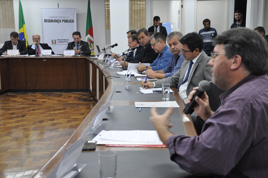Ir para  <p><big>A crise da seguran&ccedil;a p&uacute;blica sentida nos munic&iacute;pios do interior do Rio Grande do Sul foi destacada, na tarde desta segunda-feira (06), pelo deputado estadual Altemir Tortelli. O parlamentar...