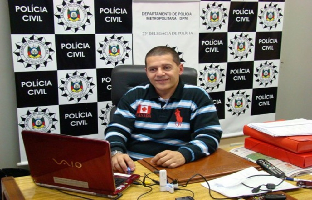 Ir para  <p>Um delegado e um comiss&aacute;rio aposentado s&atilde;o alvos de uma opera&ccedil;&atilde;o deflagrada na manh&atilde; desta ter&ccedil;a-feira pelo Minist&eacute;rio P&uacute;blico e pela...