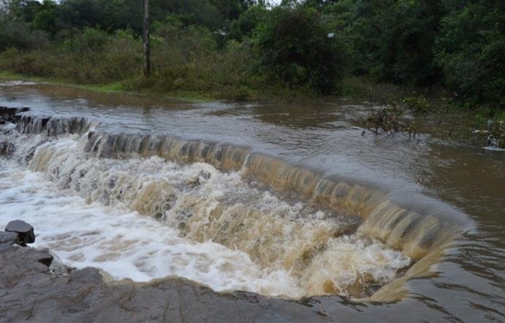 Ir para  <p>Subiu para 53 o n&uacute;mero de fam&iacute;lias desalojadas em Santana do Livramento, na Fronteira Oeste, ap&oacute;s o <strong><a...