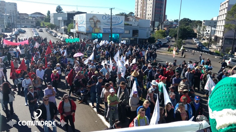 Ir para  <p><big>Acontece&nbsp;nesta sexta-feira (28/04), greve geral, como forma de manifesta&ccedil;&atilde;o contr&aacute;ria &agrave; PEC 287, que prev&ecirc; reformas na previd&ecirc;ncia Social. Em Erechim,...