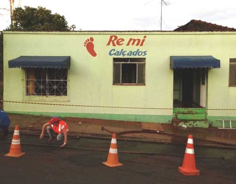 Ir para  <p><big>Uma casa de madeira foi parcialmente destru&iacute;da na tarde desta ter&ccedil;a-feira(1) na avenida Castelo Branco, em S&atilde;o Valentim.&nbsp;<br />
<br />
Foi por volta de 15h30 que o fogo...
