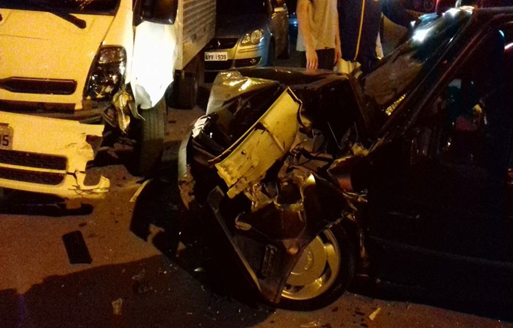 Ir para  <p>Uma mulher, ocupante de um VW/Voyage com placas de Conc&oacute;rdia, ficou ferida e foi encaminhada pelos Bombeiros Volunt&aacute;rios para atendimento no Pronto Socorro do Hospital S&atilde;o Francisco. Ela estava no...