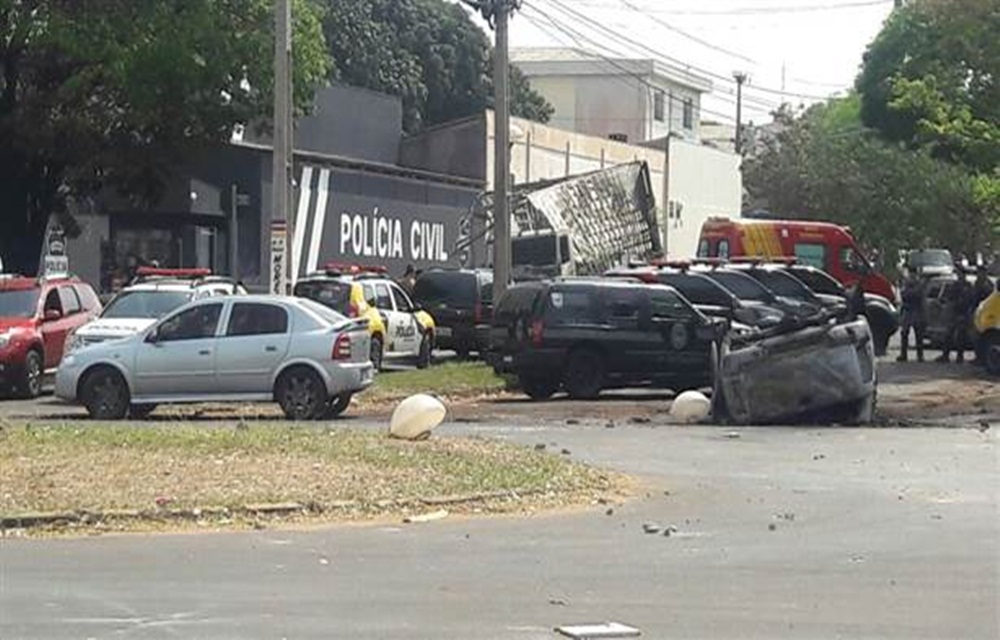 Ir para  <p>A Pol&iacute;cia Civil confirmou ter encontrado o corpo da menina de seis anos que desapareceu na &uacute;ltima ter&ccedil;a-feira (26), quando saiu para ir &agrave; escola, acompanhada do irm&atilde;o de 13 anos. O...