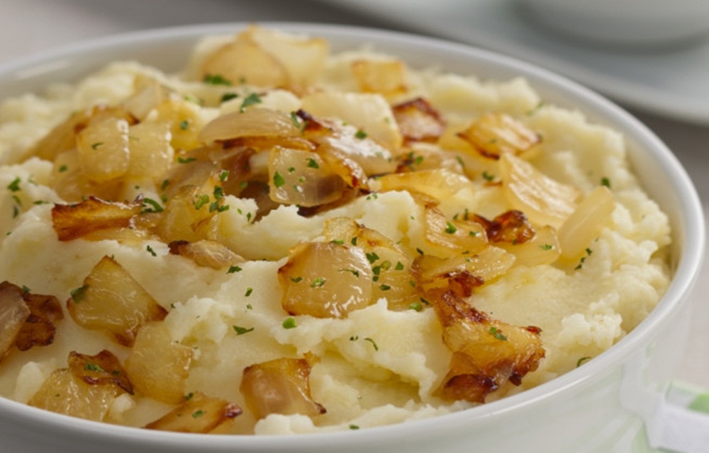 Ir para  <p>1 Kg de batata;<br />
. 2 colheres (sopa) de manteiga;<br />
. &frac12; x&iacute;cara (ch&aacute;) de leite;<br />
. 1 caixinha de creme de leite;<br />
. &frac14; de x&iacute;cara...