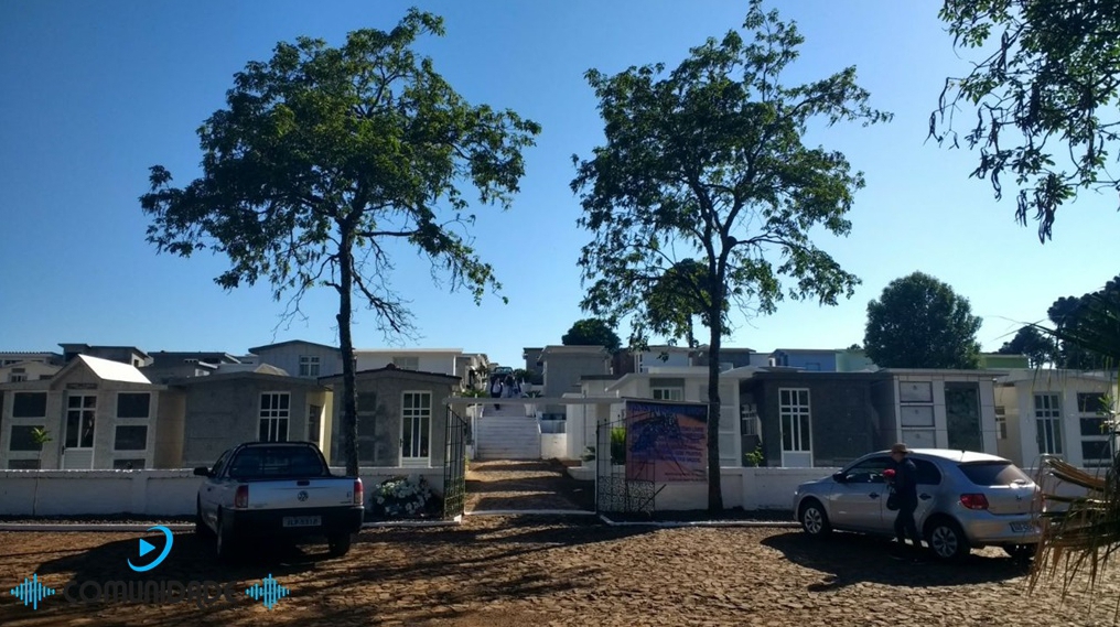 Ir para  <p><big>Os preparativos, melhoramentos e limpeza geral para o dia dedicado aos falecidos est&atilde;o na reta final e os visitantes j&aacute; encontram no Cemit&eacute;rio Municipal um ambiente limpo e organizado para...