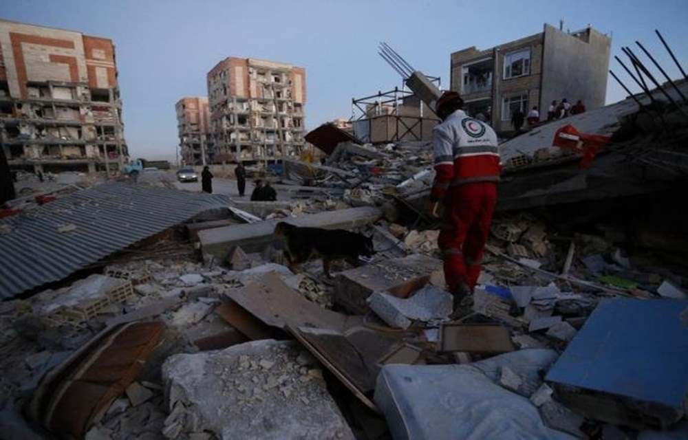 Ir para  <p>Ao menos 336 pessoas morreram e 2.530 ficaram feridas no Ir&atilde; no terremoto que sacudiu uma zona montanhosa na fronteira com o Iraque, de acordo com um balan&ccedil;o atualizado divulgado pelas autoridades iranianas. O...