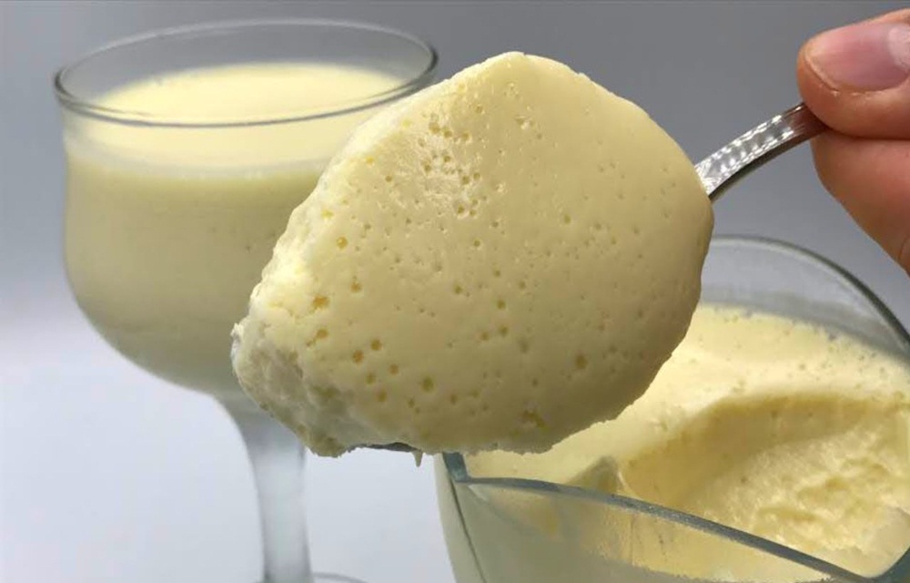 Ir para  <p>1 lata de leite condensado;</p>

<p>1 lata de creme de leite sem soro;</p>

<p>1 colher (sopa) de gelatina incolor;</p>

<p>4 colheres (sopa) de &aacute;gua para...