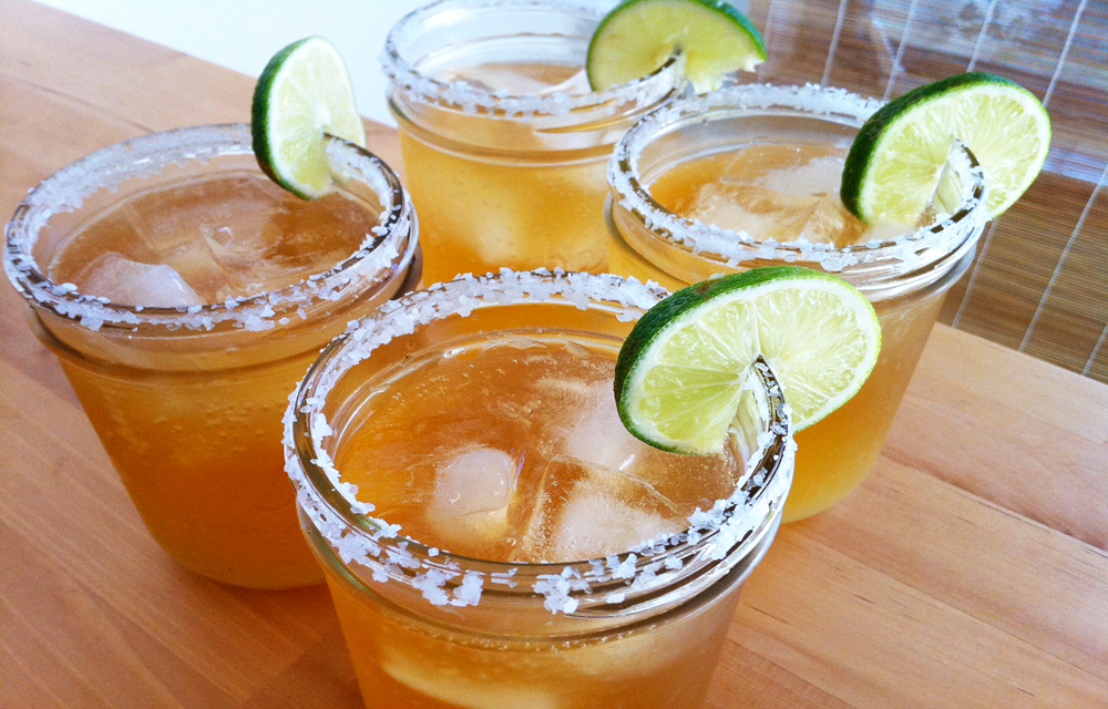 Ir para  <ul>
	<li>1 lata de cerveja de sua prefer&ecirc;ncia;</li>
	<li>5 cubinhos de gelo;</li>
	<li>Suco de 1/2 lim&atilde;o;</li>
	<li>Sal;</li>
	<li>Bata o gelo no...