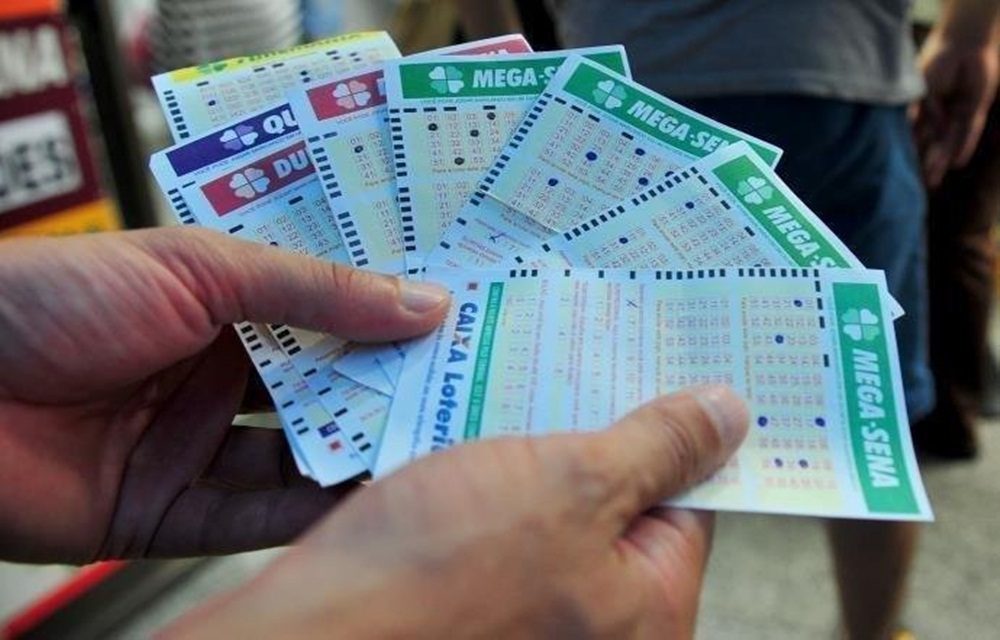 Ir para  <p>Ningu&eacute;m acertou as seis dezenas do concurso 2003 da Mega-Sena, realizado nesta quarta-feira, em Pomerode, interior de Santa Catarina. De acordo com a Caixa, a estimativa de pr&ecirc;mio principal para o pr&oacute;ximo...