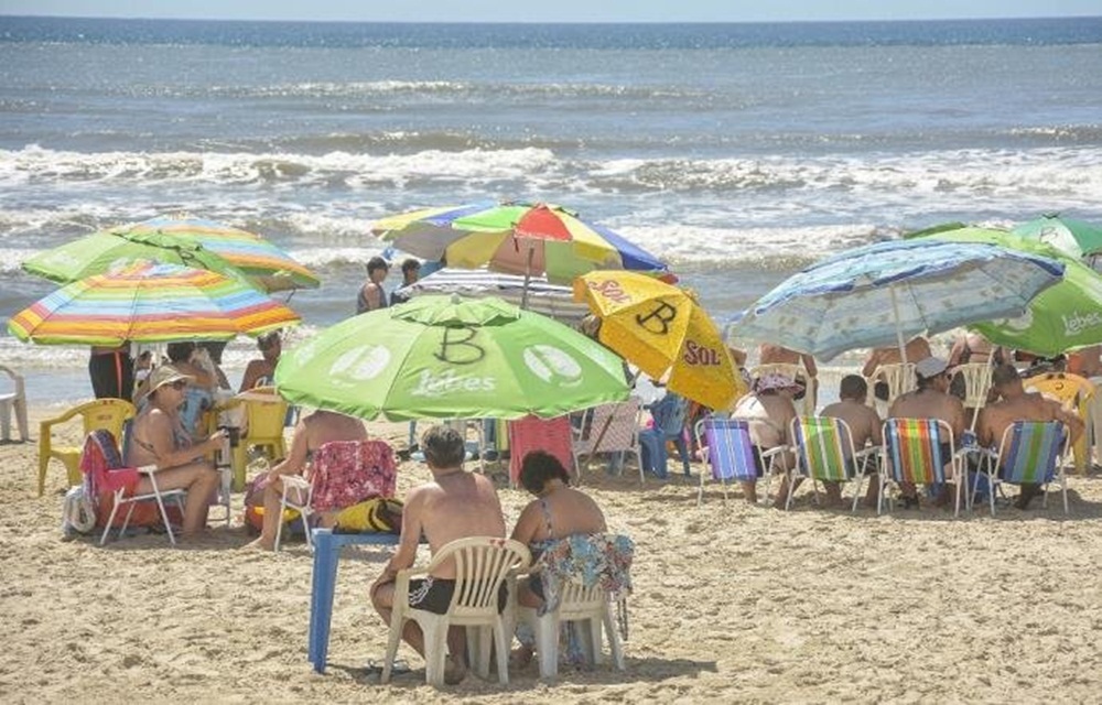 Ir para  <p>O Rio Grande do Sul ter&aacute; tempo ensolarado e c&eacute;u claro neste s&aacute;bado. De acordo com a MetSul Meteorologia, a madrugada vai ter maior resfriamento e come&ccedil;o da manh&atilde; ser&aacute; de...