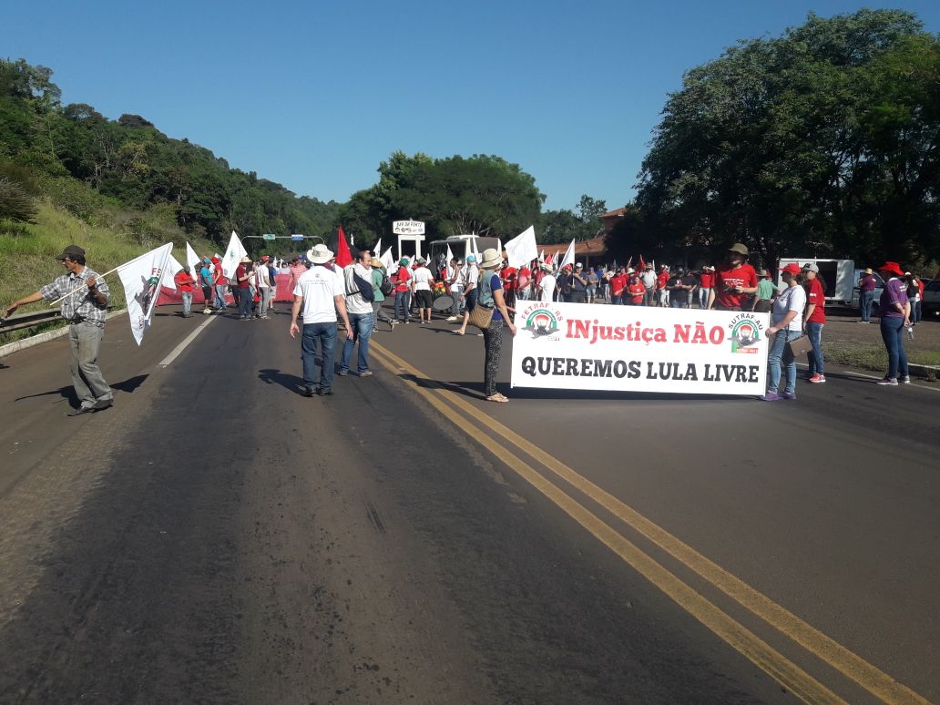 Ir para  <p><big>Federa&ccedil;&atilde;o dos Trabalhadores na Agricultura Familiar do Rio Grande do Sul participa de tr&ecirc;s mobiliza&ccedil;&otilde;es em todo o estado em Dia Nacional de Luta em defesa da democracia e...