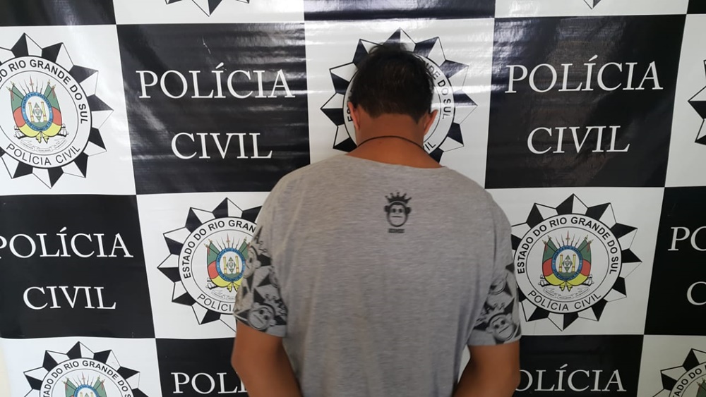 Ir para  <p><big>Na manh&atilde; desta quarta-feira (16/05), a Agentes&nbsp;da Delegacia Especializada em Furtos, Roubos, Entorpecentes e Capturas (<strong>Defrec</strong>)&nbsp;de Erechim prenderam em flagrante o...