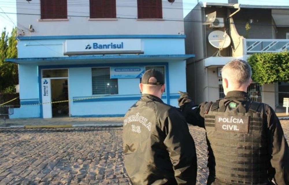 Ir para  <p>Uma quadrilha atacou, durante a madrugada desta ter&ccedil;a-feira, uma ag&ecirc;ncia do Banrisul localizada na cidade de Vespasiano Corr&ecirc;a, no Vale do Taquari. Segundo informa&ccedil;&otilde;es da Brigada...