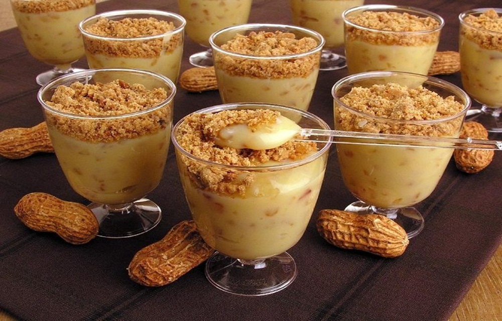 Ir para  <p>500 g de amendoim torrado e sem pele;<br />
1 e 1/2 x&iacute;cara (ch&aacute;) de leite;<br />
1 lata de leite condensado;<br />
1 caixinha de creme de leite;<br />
1 colher (sopa) de manteiga;<br...