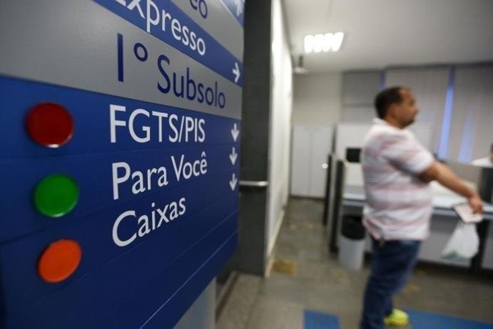 Ir para  <p>O prazo para sacar o abono salarial do PIS/Pasep - ano base 2016 - termina nesta&nbsp;sexta-feira em todo o pa&iacute;s. Segundo o Minist&eacute;rio do Trabalho, no balan&ccedil;o mais recente, pelo menos 2,2...