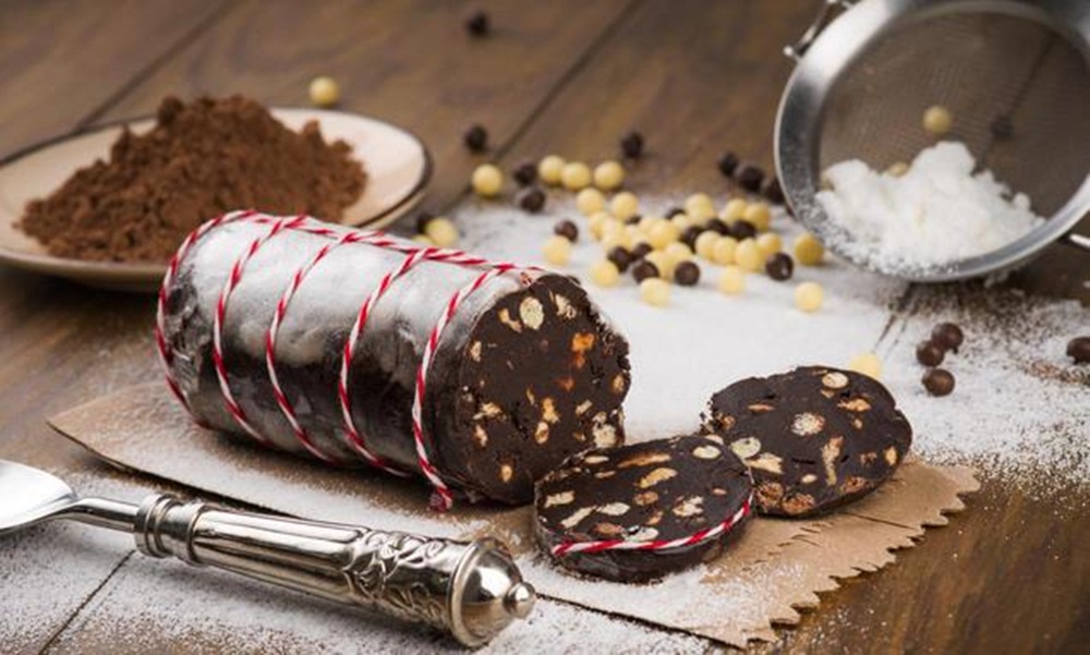 Ir para  <p>200g de biscoito maisena;<br />
1 x&iacute;cara (ch&aacute;) de chocolate em p&oacute;;<br />
1 lata de leite condensado;</p>

<p>1. Em uma tigela pequena, misture o chocolate com o leite...