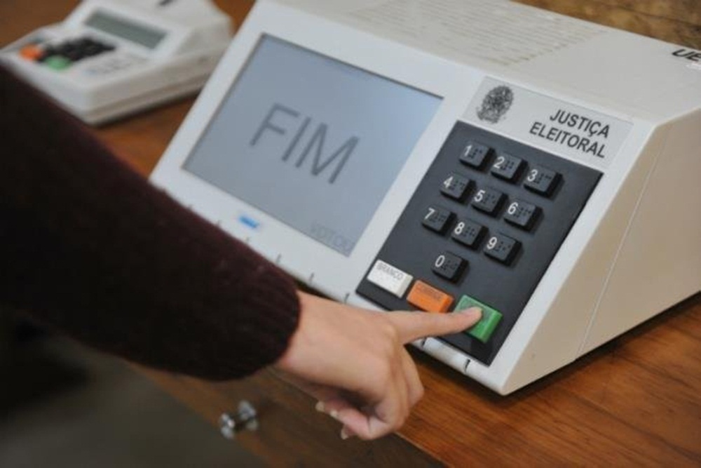 Ir para  <p>A propaganda eleitoral gratuita come&ccedil;a a ser divulgada nesta sexta-feira no r&aacute;dio e televis&atilde;o em todo o pa&iacute;s. Durante o primeiro turno, o conte&uacute;do pol&iacute;tico ser&aacute;...