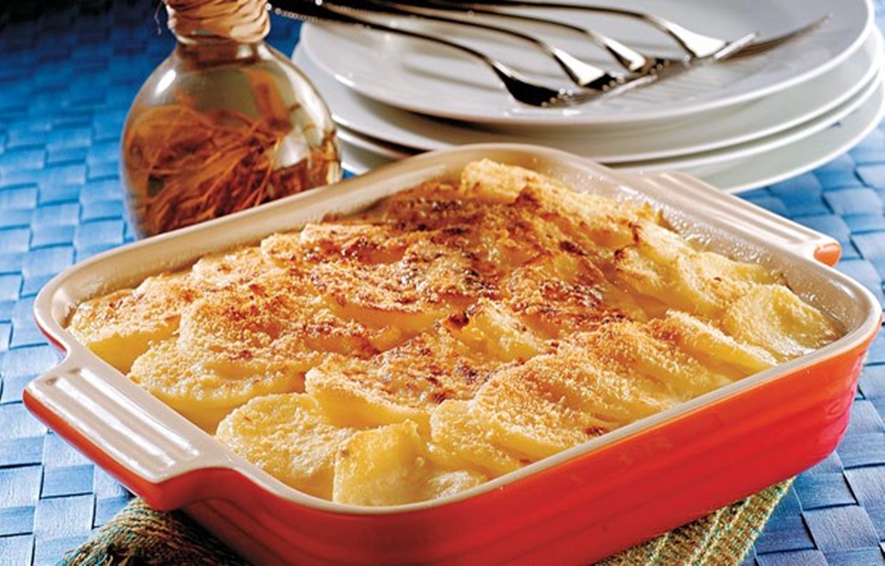 Ir para  <p>500 gramas de batata descascada e em rodelas;<br />
&ndash;&nbsp; &frac12; x&iacute;cara de ch&aacute; de queijo ralado;<br />
&ndash;&nbsp; 1 colher de sopa de farinha de trigo;<br...