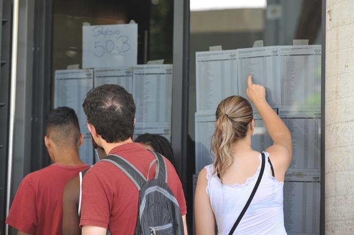 Ir para  <p>O gabarito oficial do Enem 2018 deve ser divulgado em 14 de novembro, juntamente com os cadernos de quest&otilde;es. J&aacute; o resultado dever&aacute; ser divulgado at&eacute; o dia 18 de janeiro de 2019.&nbsp;Os...