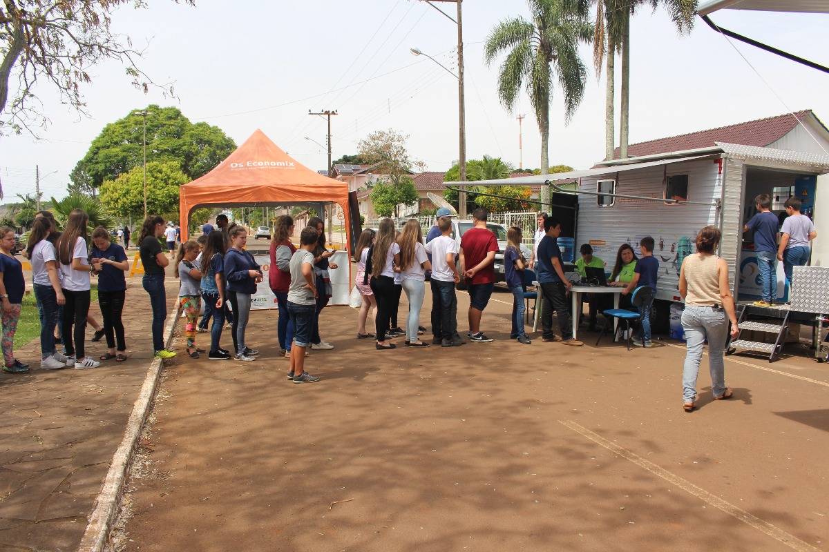 Ir para  <p><big>O Programa de Efici&ecirc;ncia Energ&eacute;tica da CPFL desenvolve projetos junto a clientes residenciais, entidades privadas e &oacute;rg&atilde;os p&uacute;blicos. O objetivo &eacute; disseminar o...