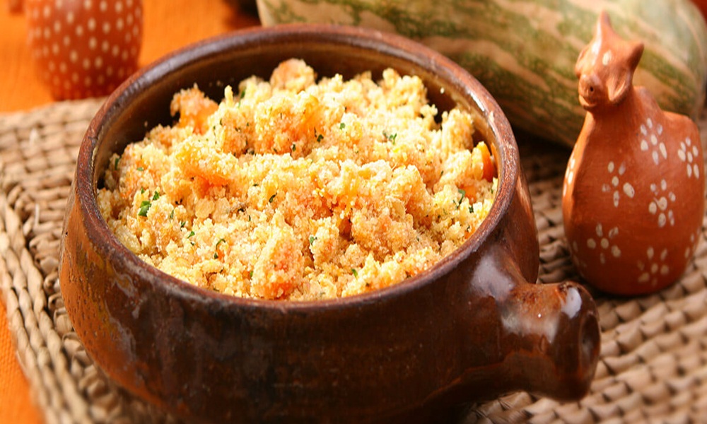Ir para  <p>2 x&iacute;caras de ab&oacute;bora cozida em peda&ccedil;os;</p>

<p>2 colheres de manteiga;</p>

<p>1/2 cebola picada;</p>

<p>1 x&iacute;cara de farinha de mandioca...