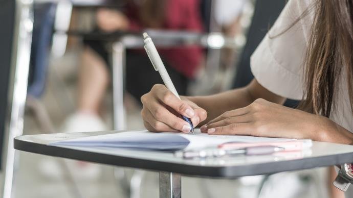 Ir para  <p>Nesta sexta-feira, mais de 4,1 milh&otilde;es de estudantes que fizeram o Exame Nacional do Ensino M&eacute;dio (Enem) no ano passado ter&atilde;o acesso &agrave;s notas das provas. O resultado ser&aacute; divulgado...