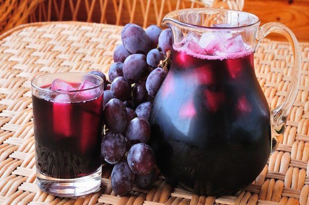 Ir para  <p>1 kg de uvas pretas sem o talo;</p>

<p>2 x&iacute;caras de a&ccedil;&uacute;car refinado;</p>

<p>&Aacute;gua, para tapar as uva;</p>

<p>Lave bem as uvas, coloque em uma panela,...