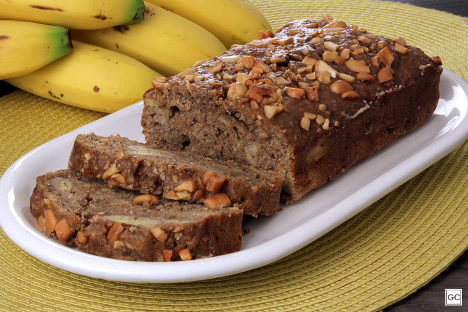 Ir para  <ul>
	<li>3 bananas nanicas amassadas;</li>
	<li>1 banana cortada em rodelas para recheio (opcional);</li>
	<li>2 ovos;</li>
	<li>2 x&iacute;caras de farinha de...