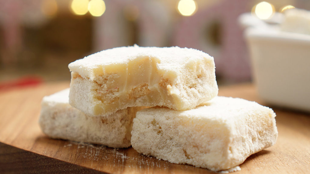 Ir para  <p>1 lata de leite condensado;<br />
4 colheres (sopa) de leite em p&oacute;;<br />
1 colher (sopa) de manteiga;<br />
150 g de biscoito de maisena;<br />
leite em p&oacute; para...