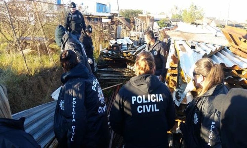 Ir para  <p>Uma opera&ccedil;&atilde;o conjunta entre Pol&iacute;cia Civil, Brigada Militar e Minist&eacute;rio P&uacute;blico do Estado prendeu 21 pessoas ligadas &agrave; fac&ccedil;&atilde;o dos&nbsp;Bala na...