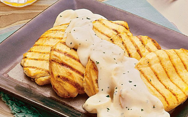 Ir para  <ul>
	<li>1 cebola picada ou ralada;</li>
	<li>1 tablete de caldo de galinha;</li>
	<li>3 colheres de margarina;</li>
	<li>1 kg de peito de frango;</li>
	<li>1 lata de creme de...